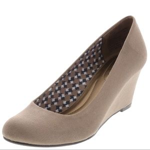 Suede wedge pumps 12W